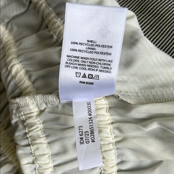 Express Smocked Blouse in Cream and Black - S - Picture 7 of 7